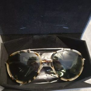 Kendall & Kylie tortoise sunglasses